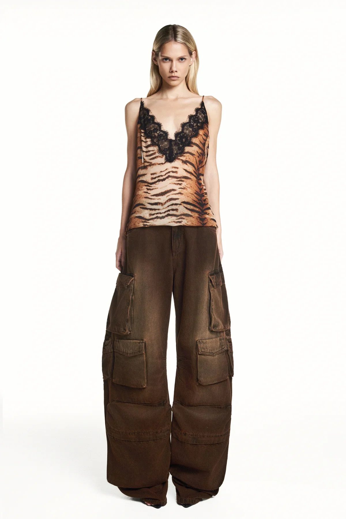 Calça Múltiplos Bolsos Marrom